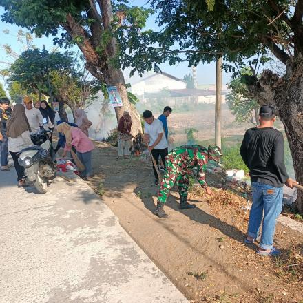 Kegiatan Kerja Bakti yang dilakukan Pemerintah Desa Tamalate untuk Kebersihan Lingkungan